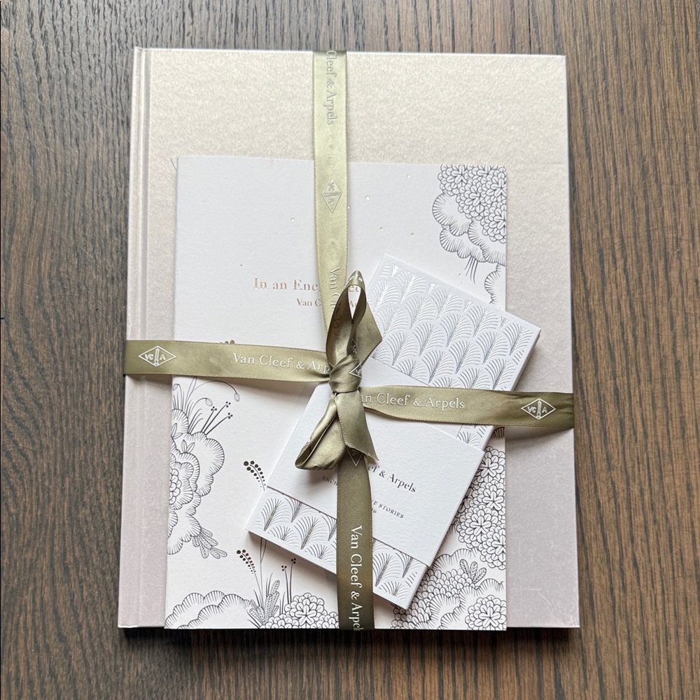 Van Cleef & Arpels Collectible Gift Set- Coffee Book & Coloring Book